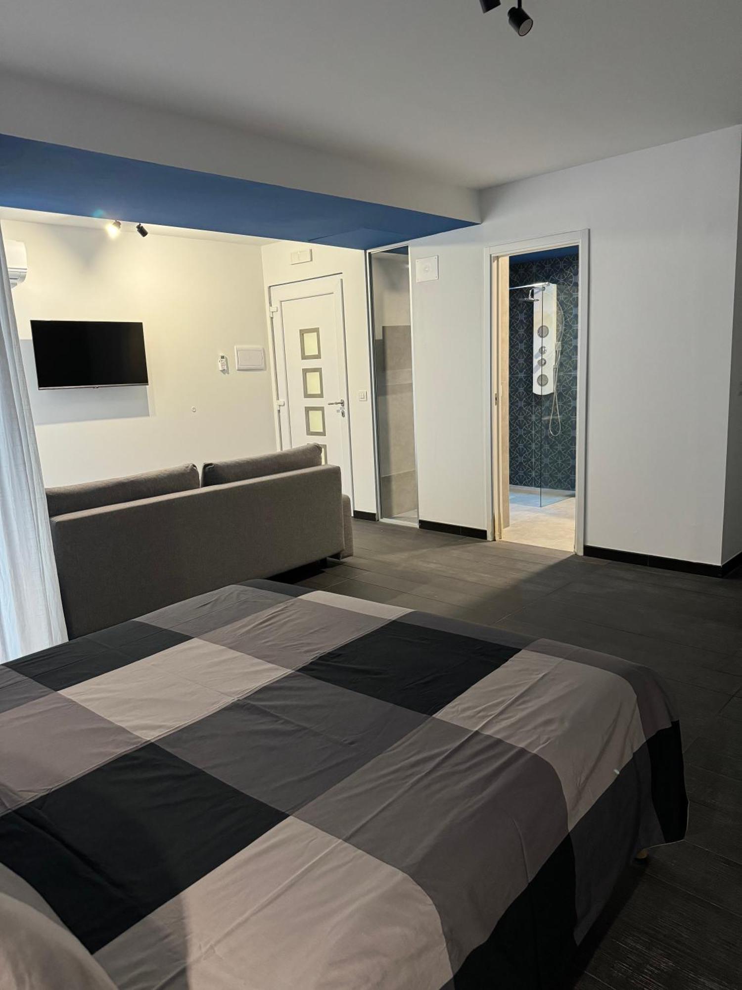Black Room & Breakfast Бари Экстерьер фото