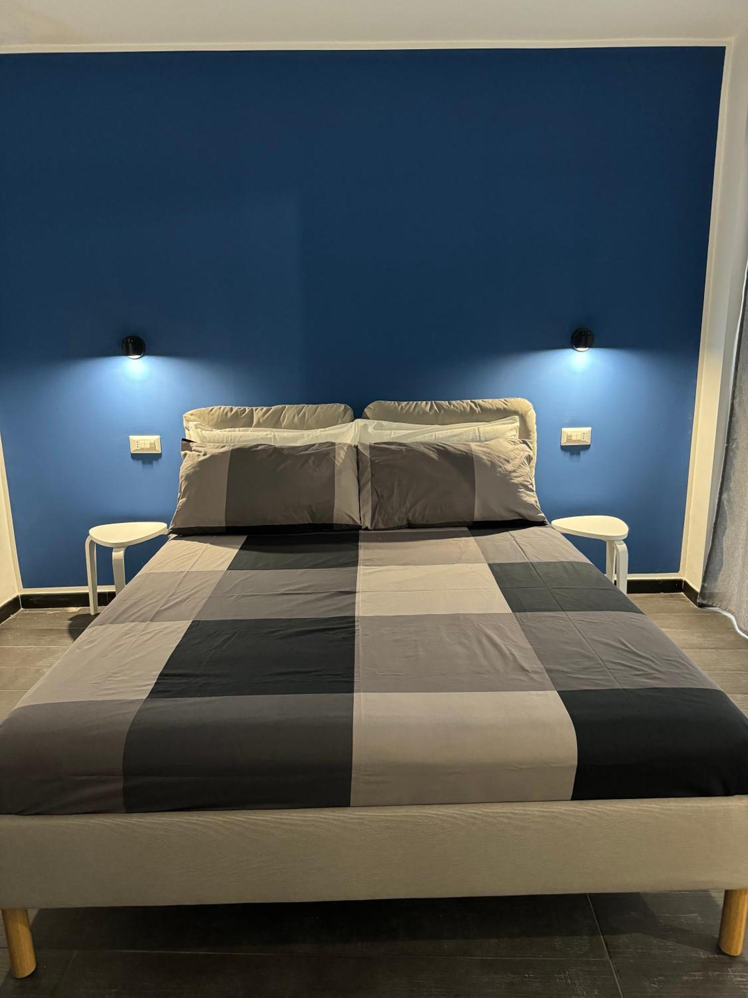 Black Room & Breakfast Бари Экстерьер фото